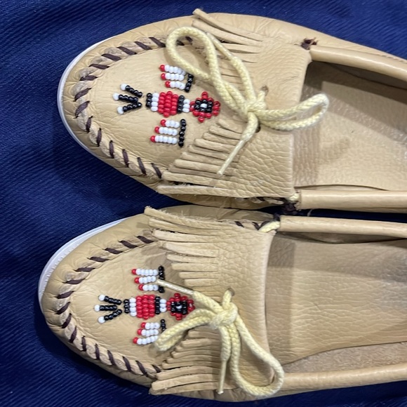 Beaded Minnetonka Thunderbird Moccasins - Picture 2 of 4